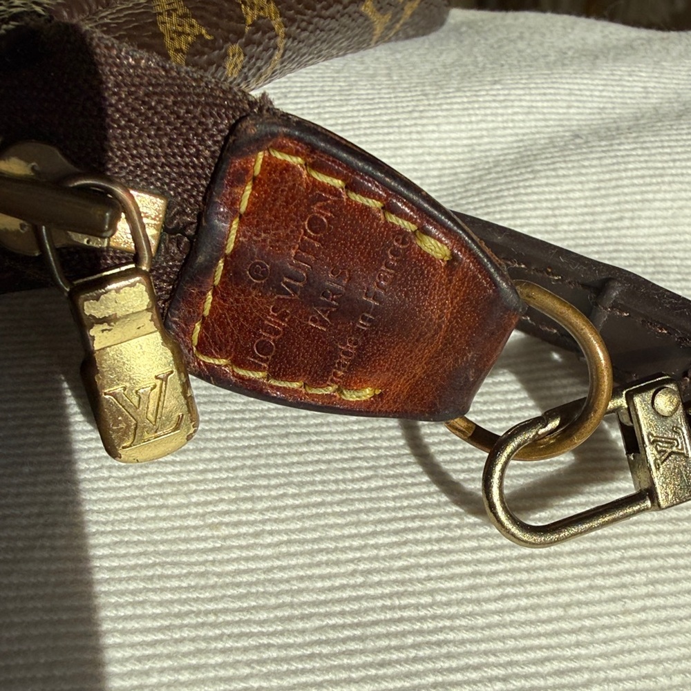 Louis Vuitton Monogram Pochette - Picture 5 of 9